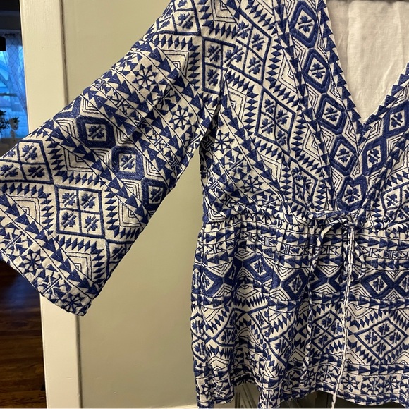 ✨BCBGMAXAZRIA Covina Embroidered Top, Size L - Picture 2 of 6